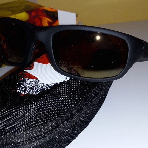 STINGRAY Polarized Wrap Sunglasses NIB Smoke/Pet Free House - Picture 3 of 13